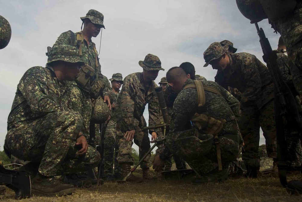 Marines teach about AAVs, weapons, equipment