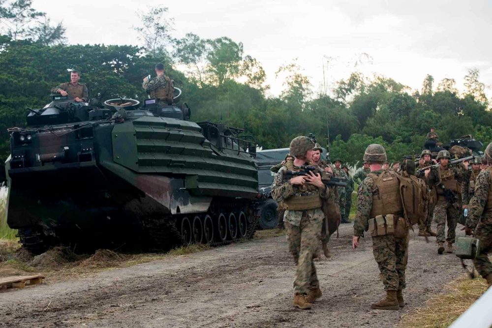 Marines conduct an amphibious assault rehearsal