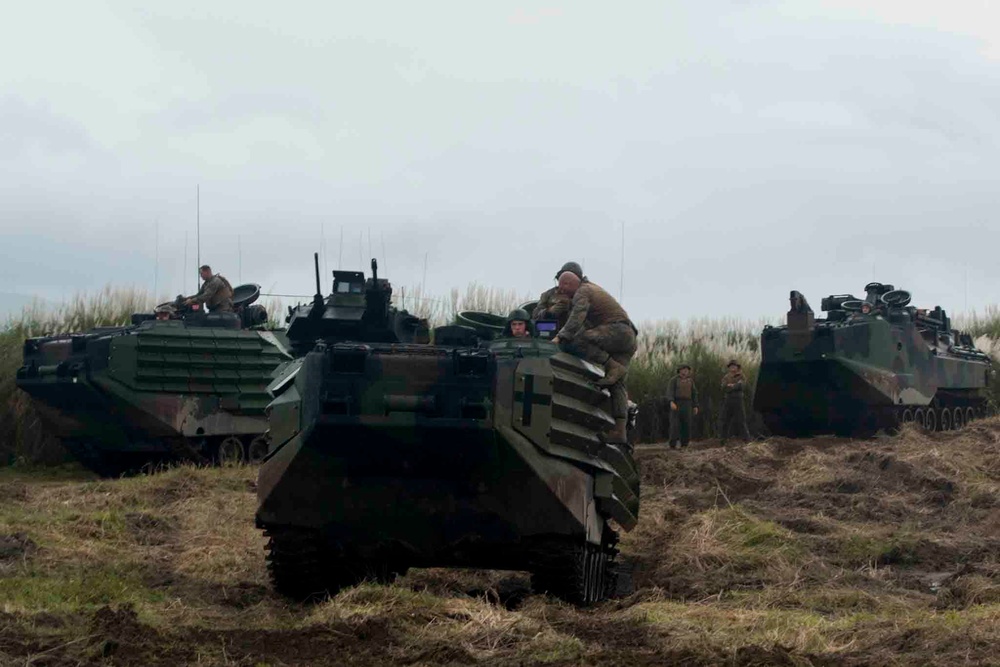 Marines conduct an amphibious assault rehearsal