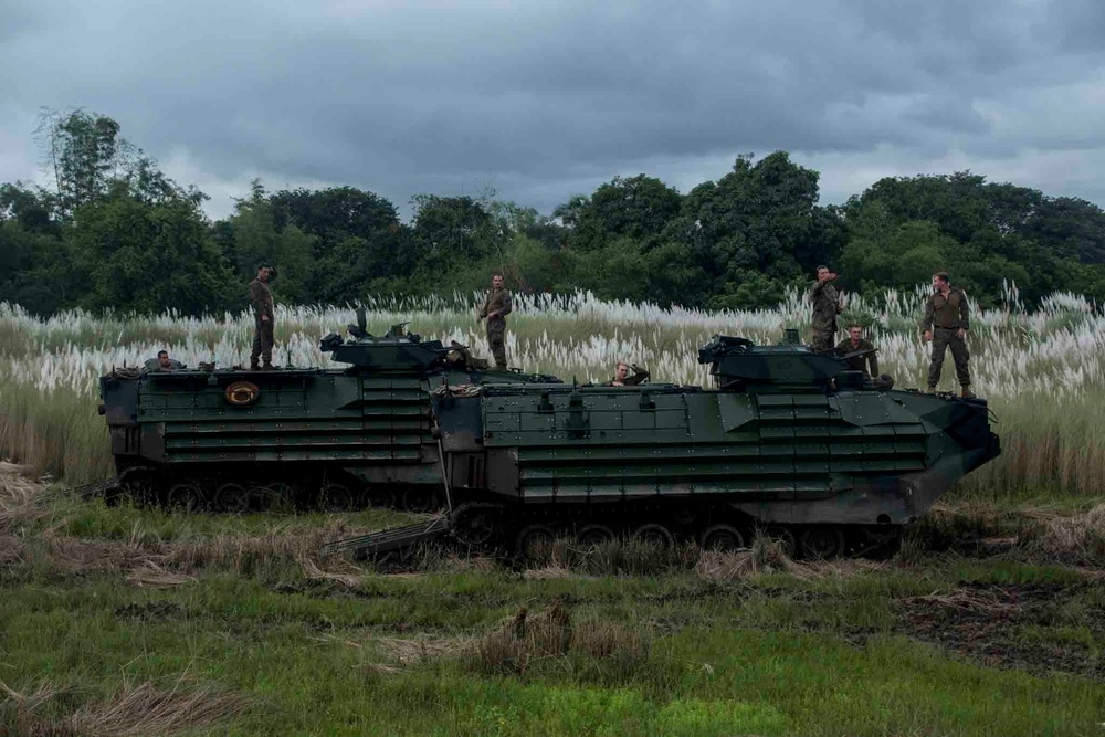 Marines conduct an amphibious assault rehearsal