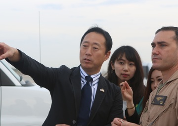 Japanese official visits MCAS Yuma, learns firsthand of F-35B’s capabilities