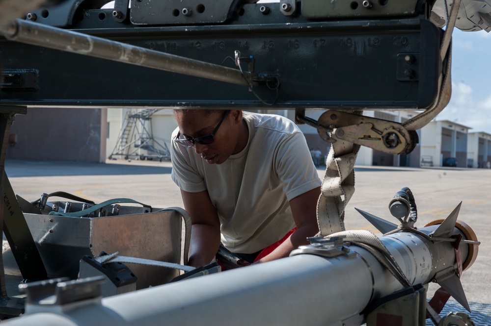 18th AMXS hosts third quarter weapons load competition