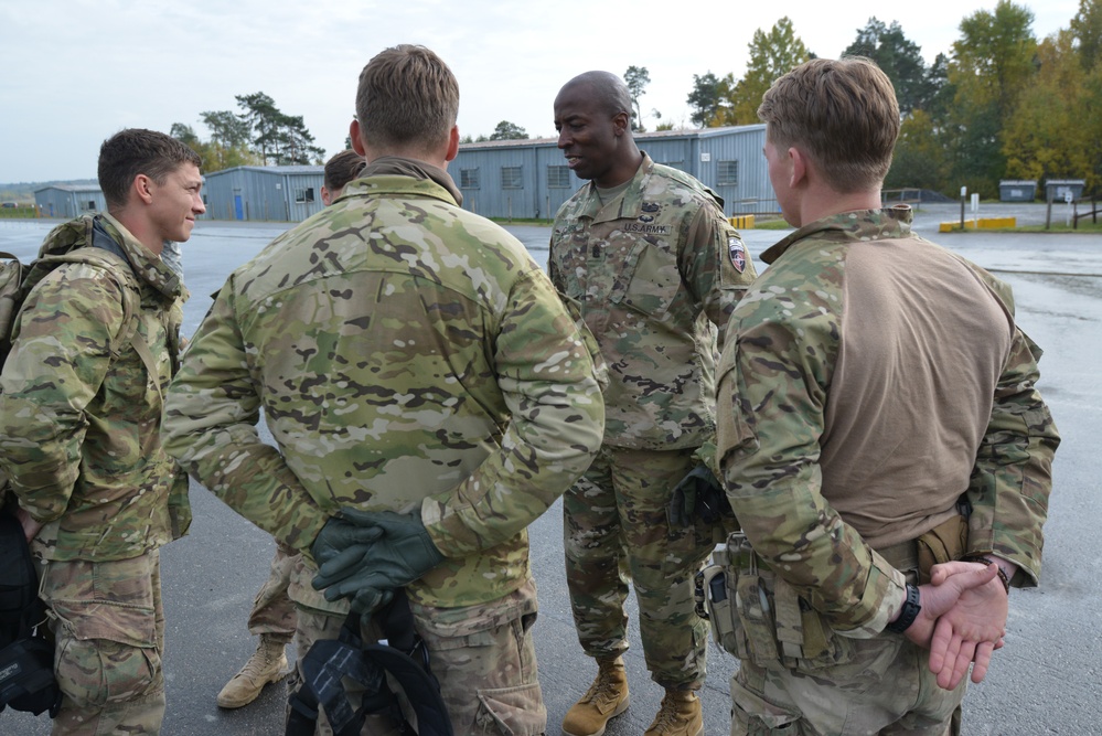 CSM David M. Clark visits the 7th ATC