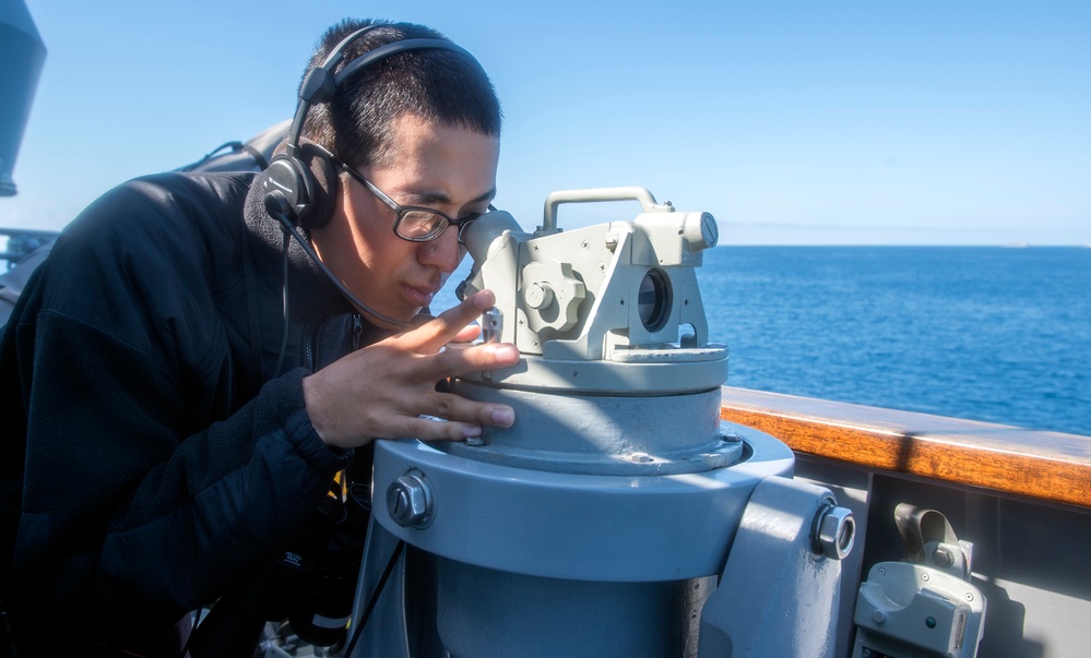 USS Lake Champlain Transits the Pacific Ocean