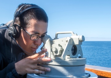 USS Lake Champlain Transits the Pacific Ocean