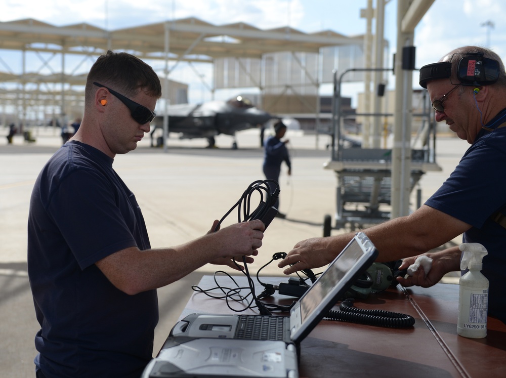 10,000th hour F-35 sortie