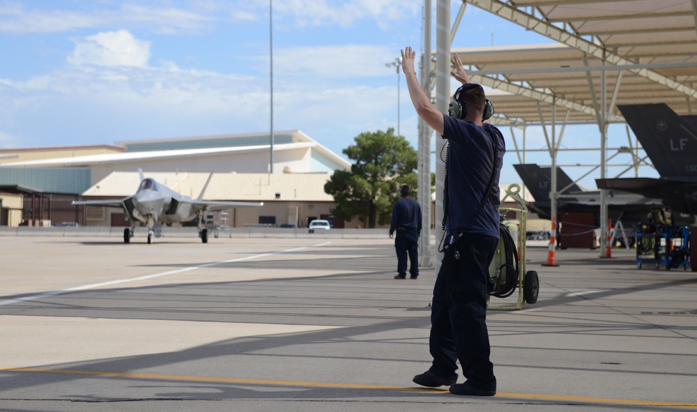 10,000th hour F-35 sortie