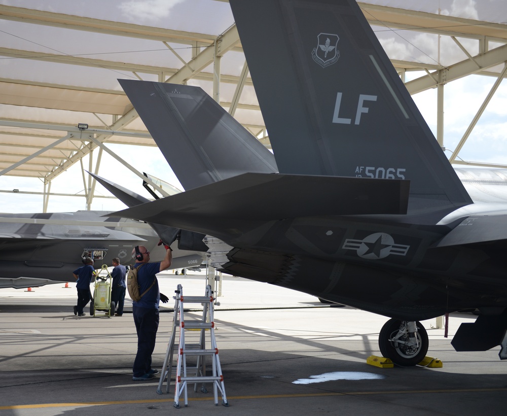 10,000th hour F-35 sortie