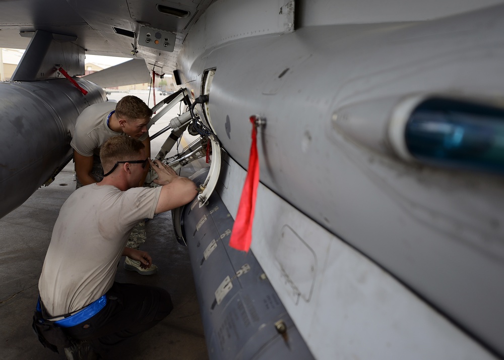 DVIDS   Images   F 16 Maintenance [Image 1 Of 4]