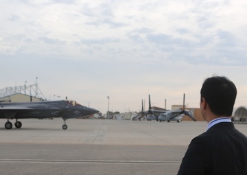 Japanese official visits MCAS Yuma, learns firsthand of F-35B’s capabilities