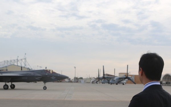 Japanese official visits MCAS Yuma, learns firsthand of F-35B’s capabilities