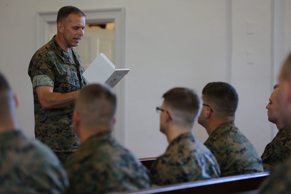 2nd MAW Commanding General attends Squadron Intelligence Training Certificate Course graduation