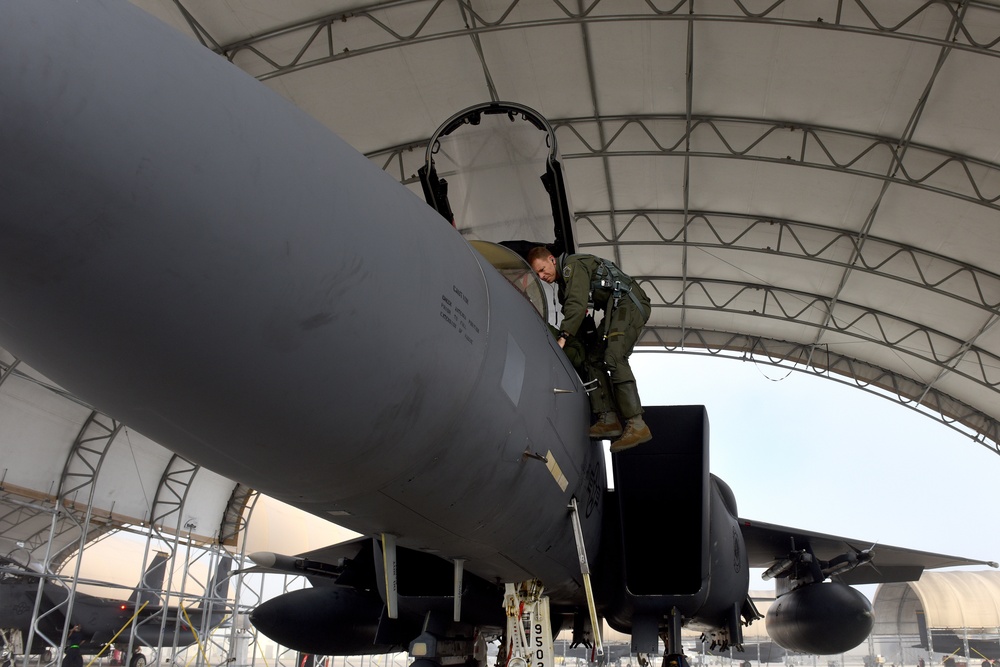 F-15E Strike Eagle kicks off Razor Talon