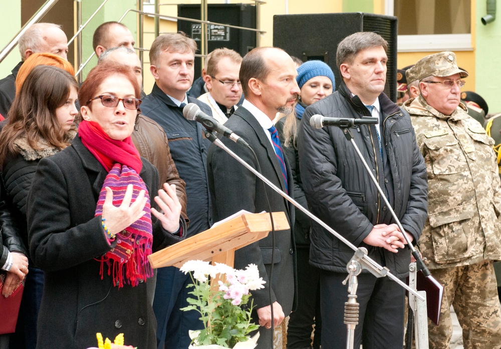 Ambassador to Ukraine Marie Yovanovitch visits newly renovated school
