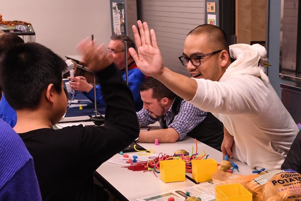 Navy teaches STEM at Silverdale Elementary School