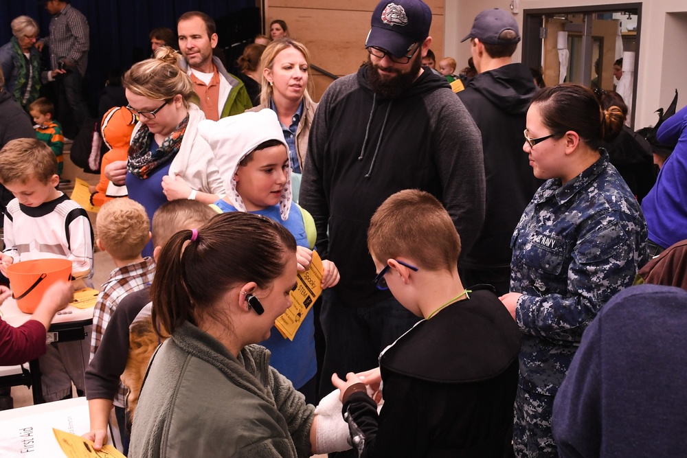 Navy teaches STEM at Silverdale Elementary School