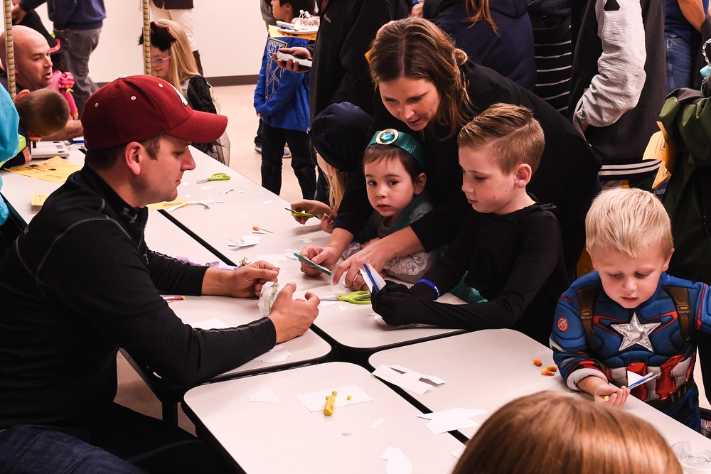 Navy teaches STEM at Silverdale Elementary School