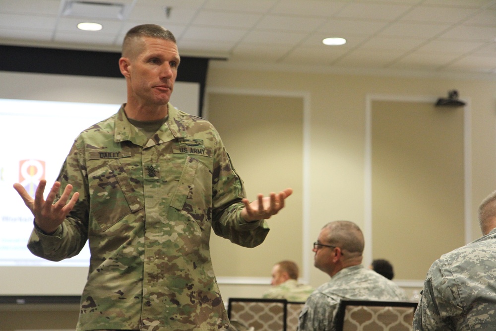 1SGT WORKSHOP	Sergeant Major Dailey visits 451st ESC First Sergeant Workshop