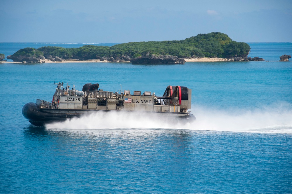 USS Bonhomme Richard (LHD 6) White Beach Port Visit