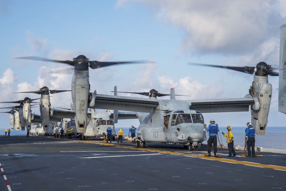 USS Bonhomme Richard (LHD 6) MV-22B Osprey Flyoff