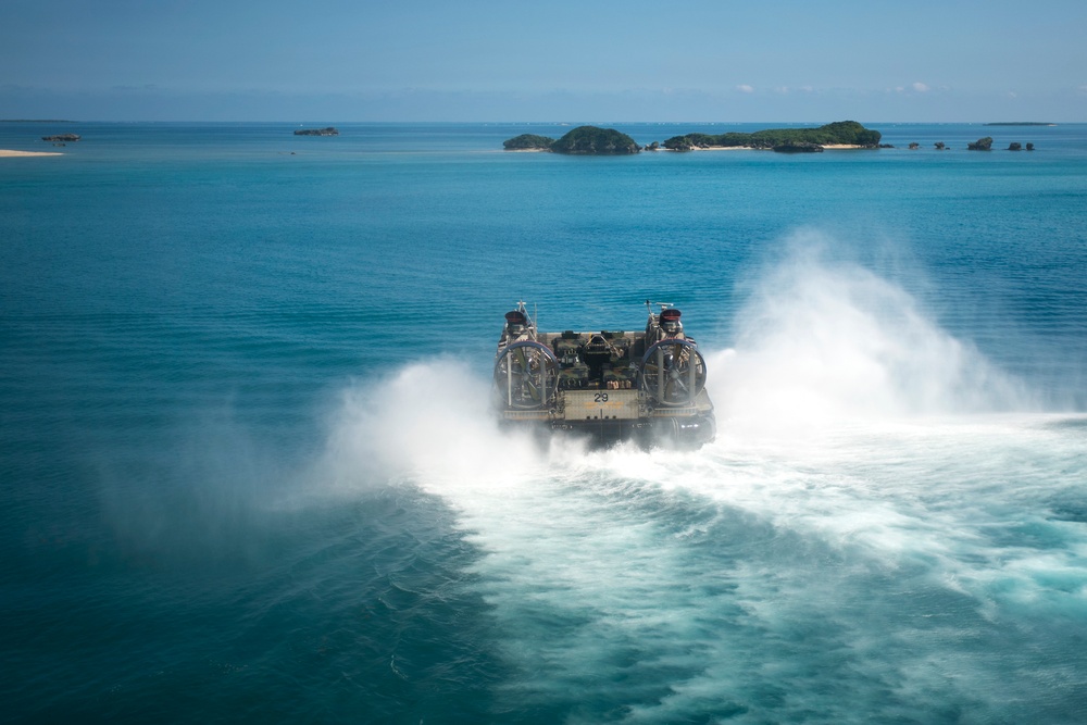 USS Bonhomme Richard (LHD 6) arrives to White Beach, Okinawa, Japan