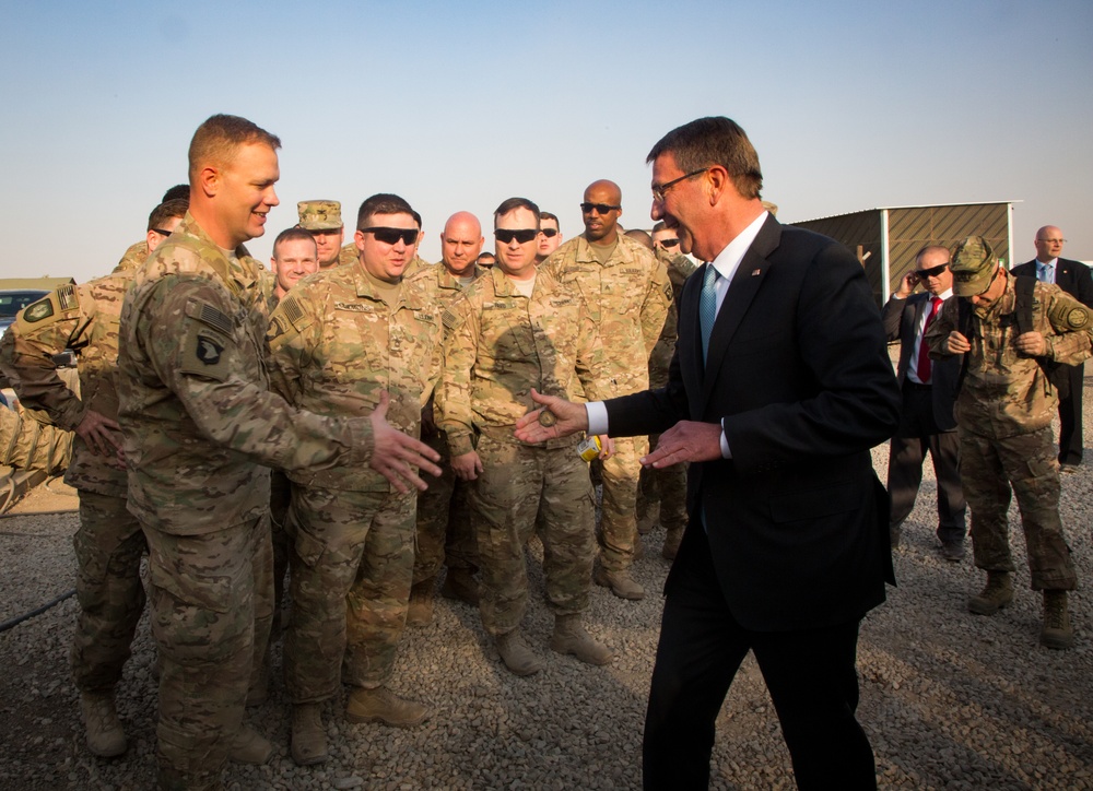 Secretary of Defense Ash Carter and Lt. Gen. Townsend visit Erbil