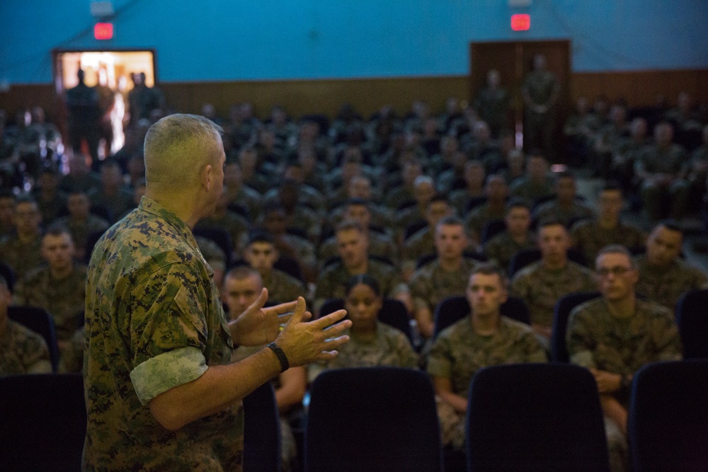 U.S. MARFORCOM Commander visits SPAMGTF-CR-AF Marines