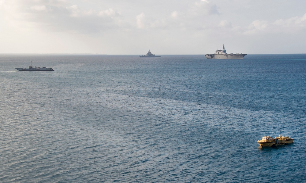 USS Bonhomme Richard (LHD 6) White Beach Port Visit