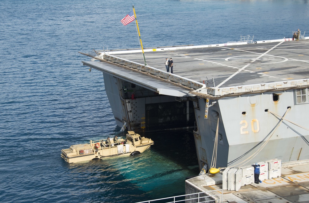 USS Bonhomme Richard (LHD 6) White Beach Port Visit