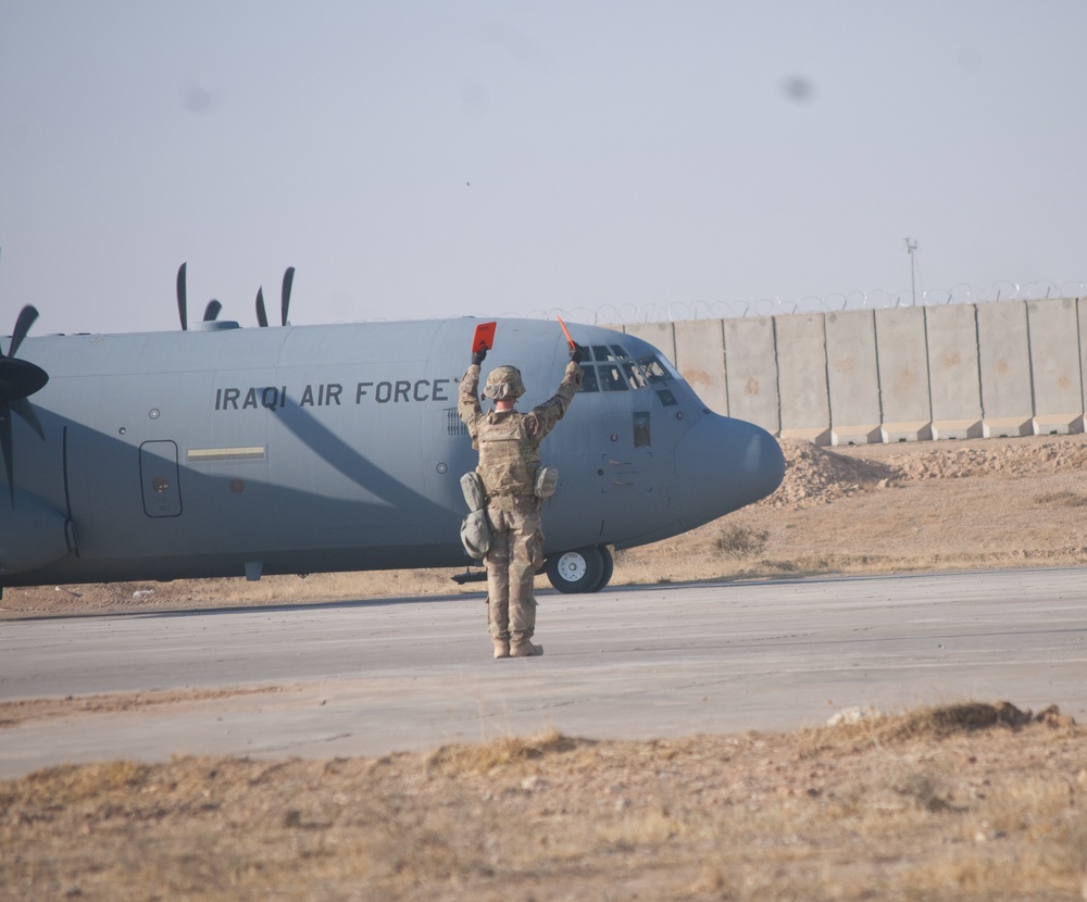 Iraqi Air Force Lands at Qayyarah