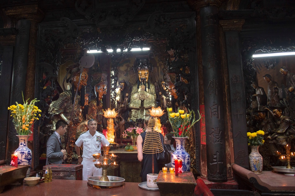 Commander of United States Pacific Command Visits Vietnam