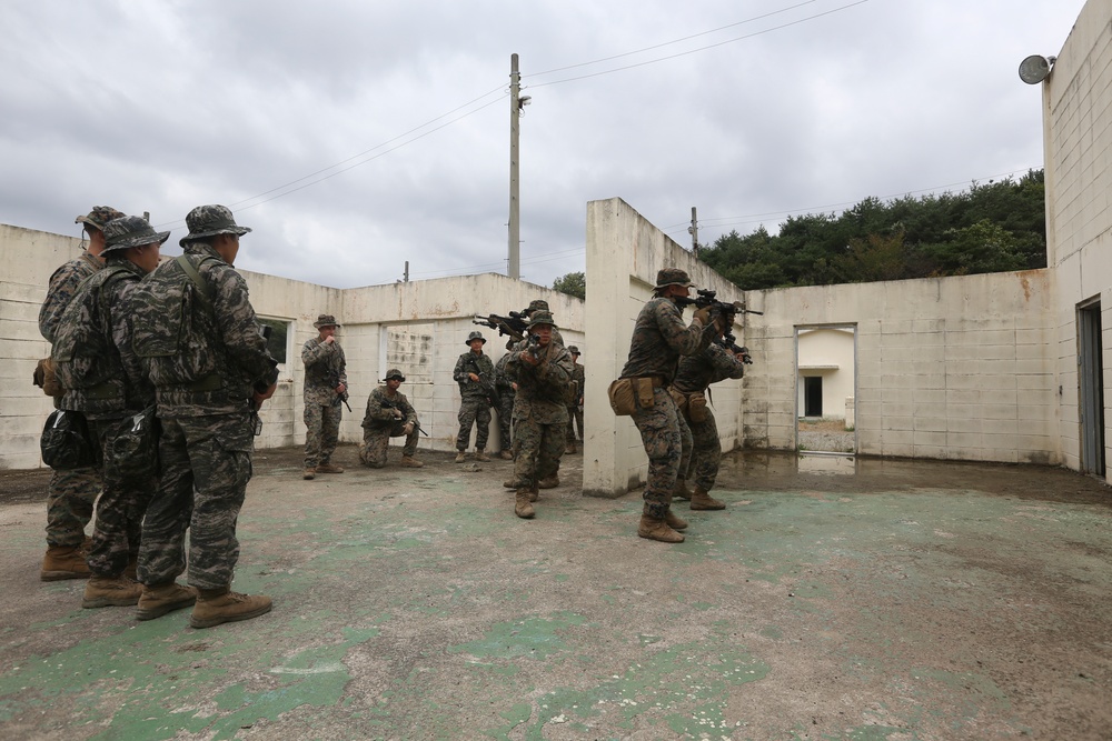 U.S. and ROK Marines Room Clearing