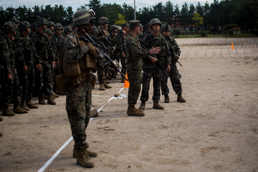 U.S. and ROK Marines Breakfast