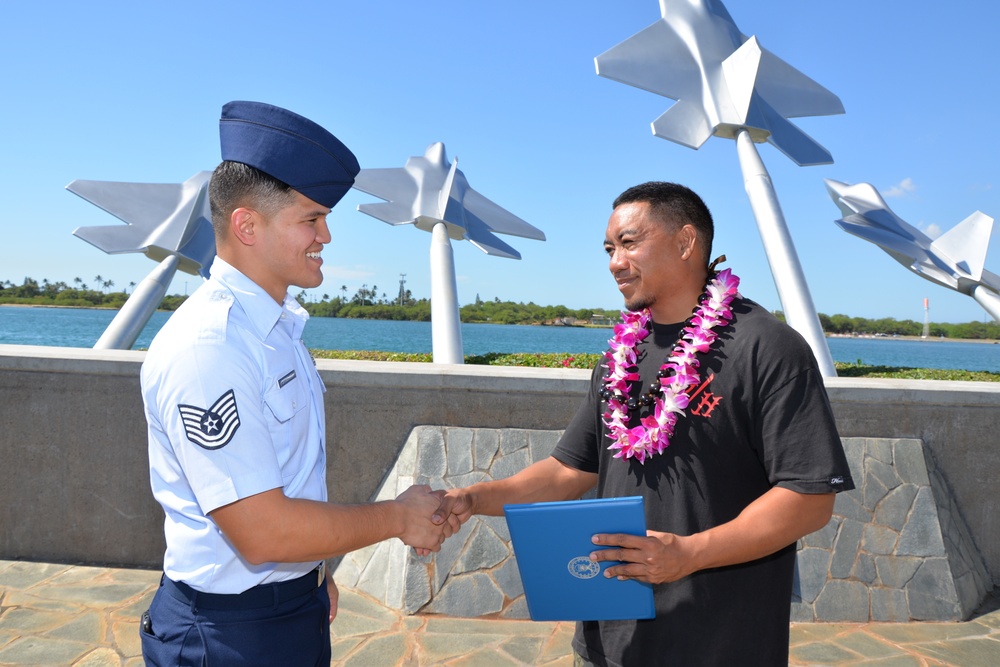 Hawaii based Air Force Reservist earns regional recruiting award