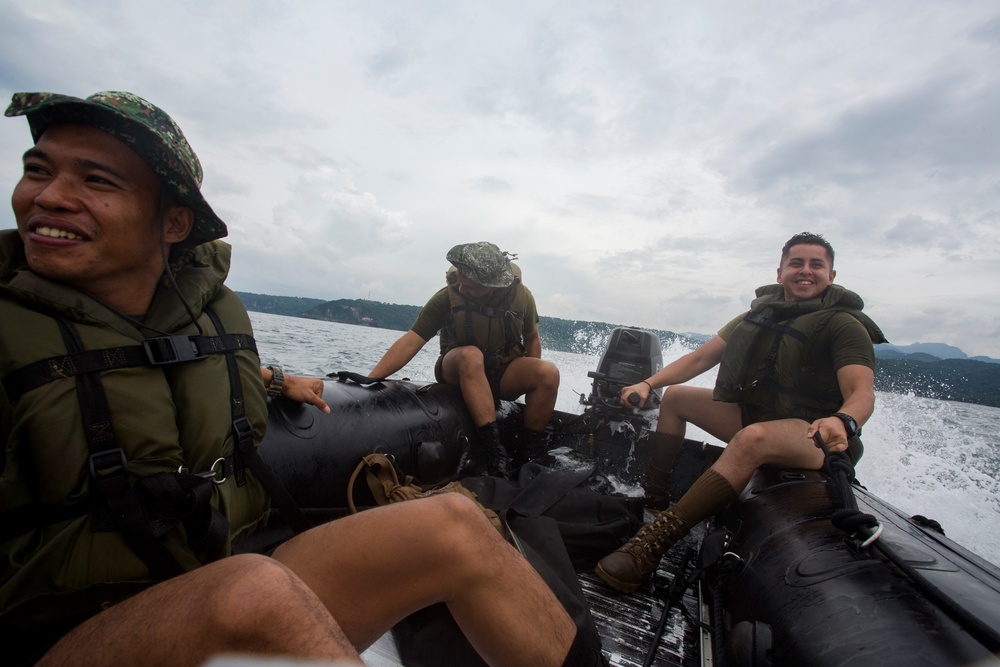 Philippine, U.S. Marines refine boat raid capabilities