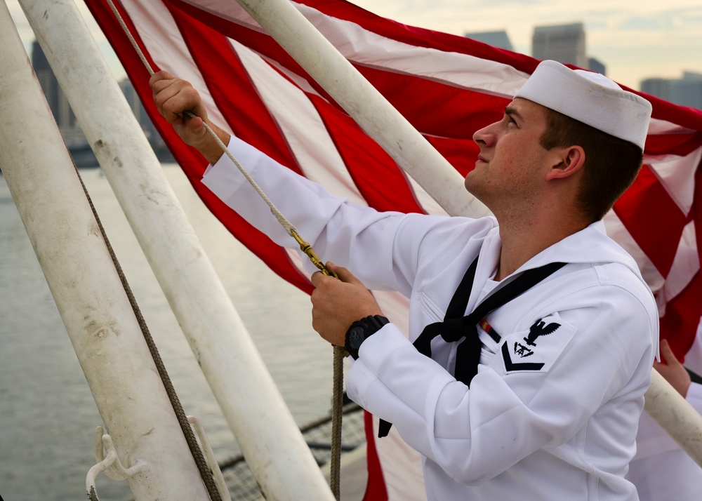 Sailors conducts morning colors