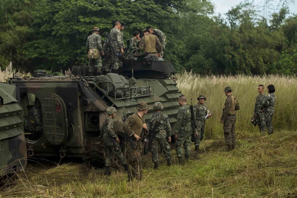 Marines teach about AAVs, weapons, equipment