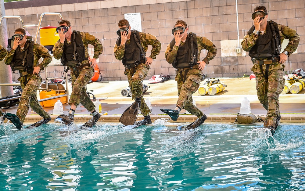 Special Tactics Airmen learn to breathe underwater