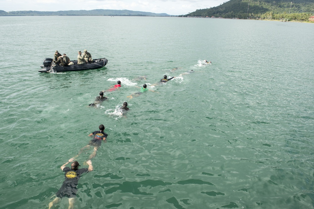 Marines work with Royal Cambodian Navy