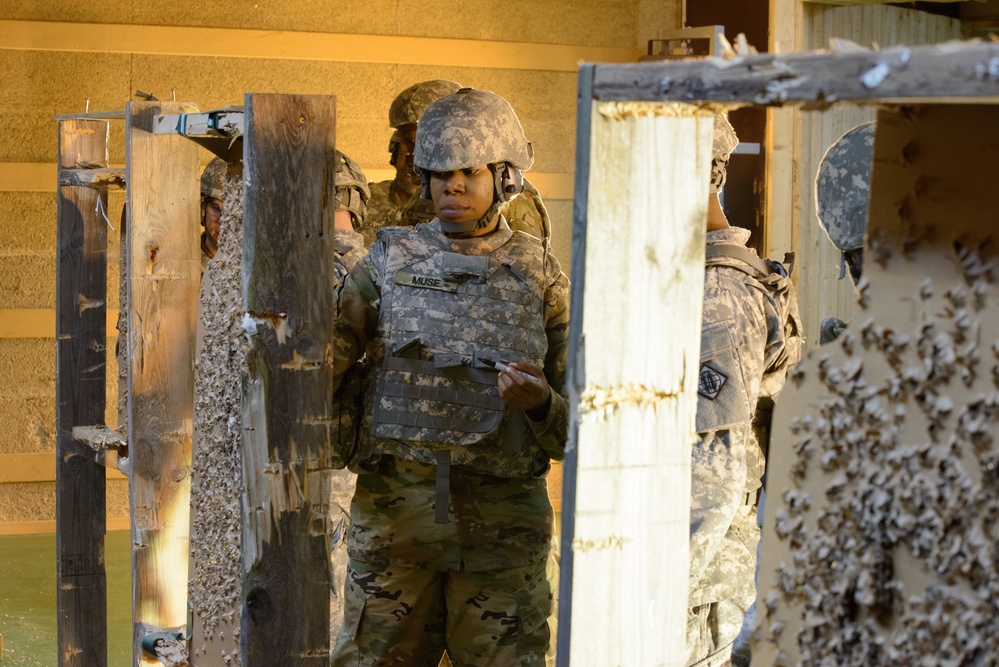 39th Signal Bn Soldiers Qualify with M4A1 Carbines