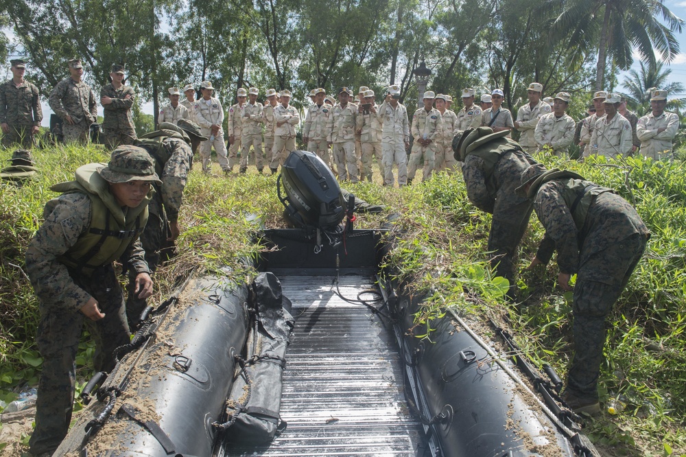 Marines work with Royal Cambodian Navy