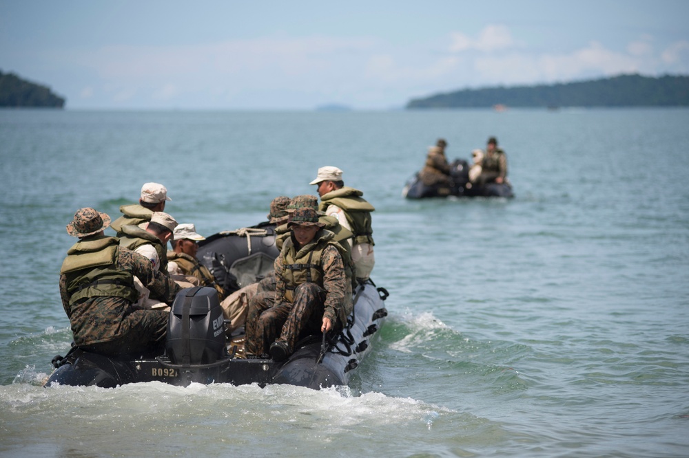 Marines work with Royal Cambodian Navy