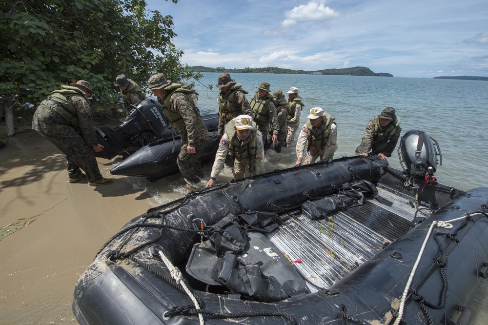 Marines work with Royal Cambodian Navy