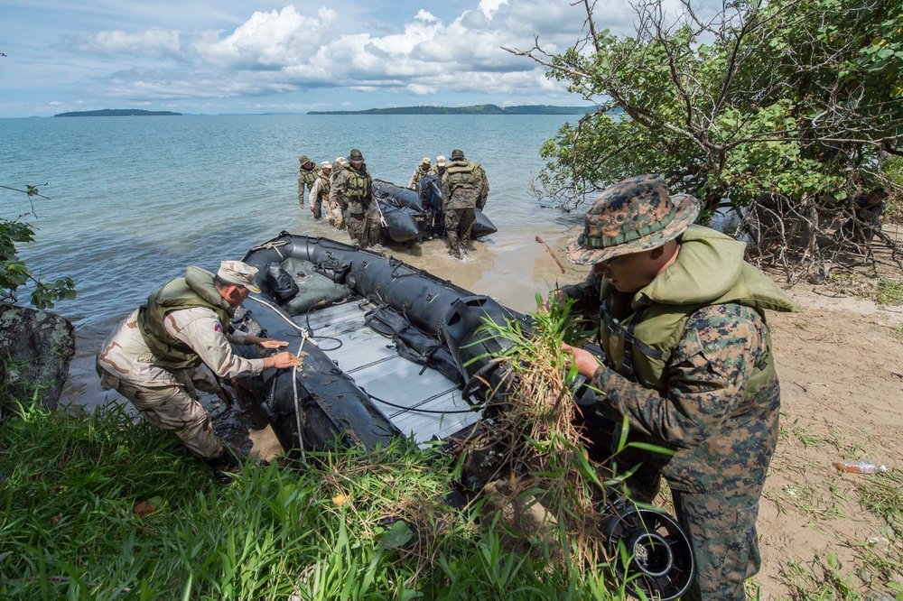 Marines work with Royal Cambodian Navy