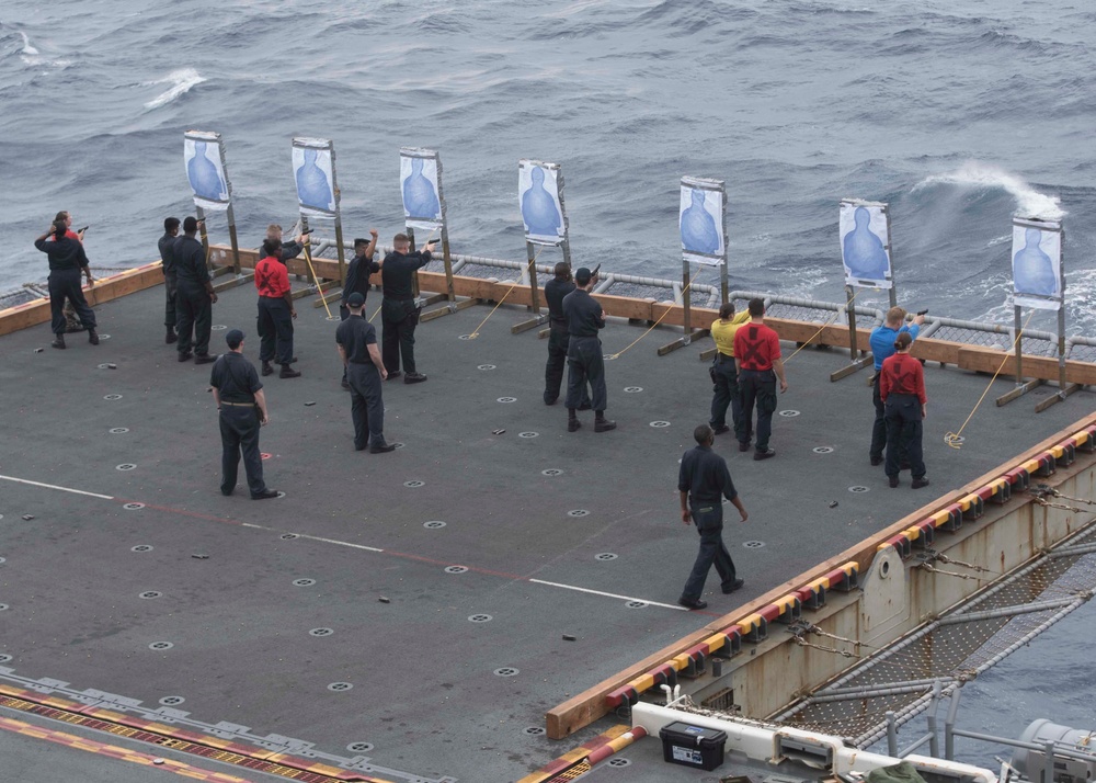 USS Bonhomme Richard (LHD 6) LCAC Ops