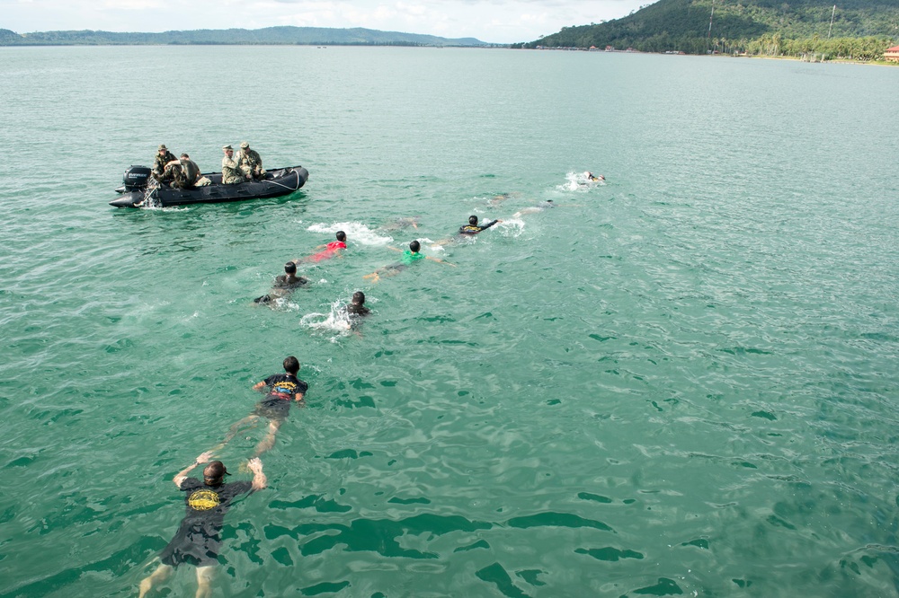 Marines work with Royal Cambodian Navy