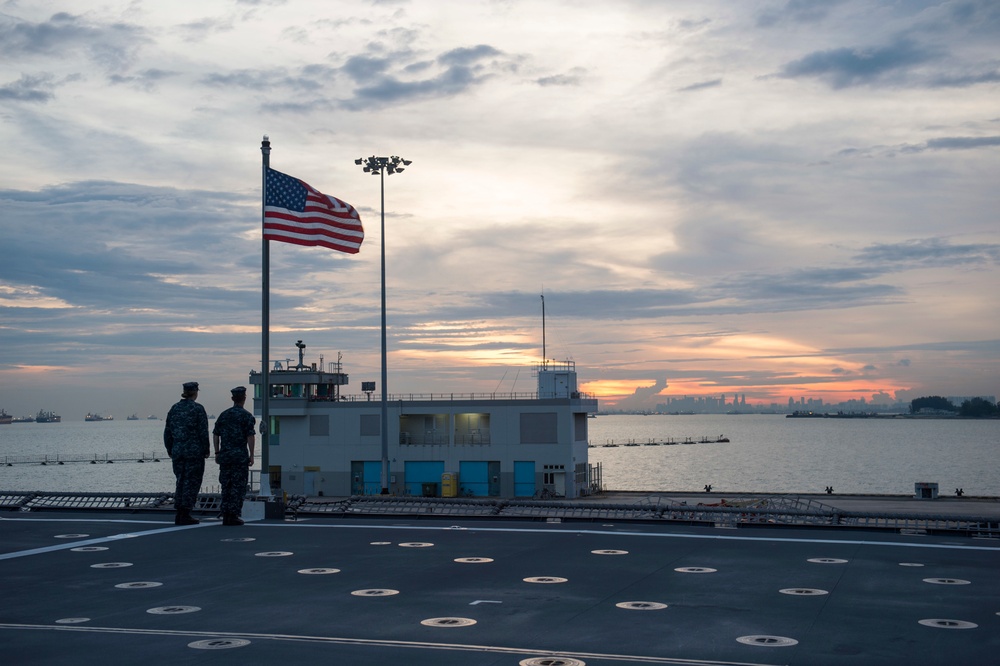 USS Coronado (LCS 4) conducts evening colors.