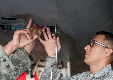 67th and 44th AMU hold third quarter weapons load competition
