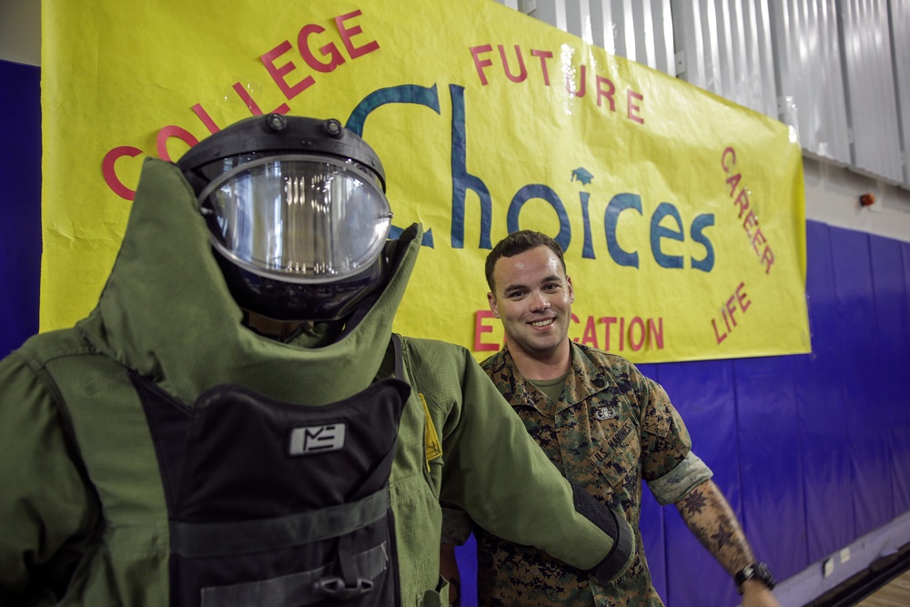 EOD Marines show capabilities during career day in Italy