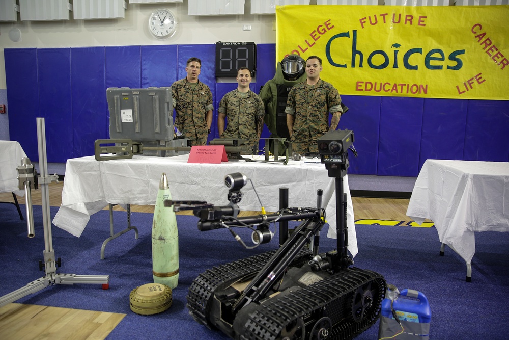 EOD Marines show capabilities during career day in Italy